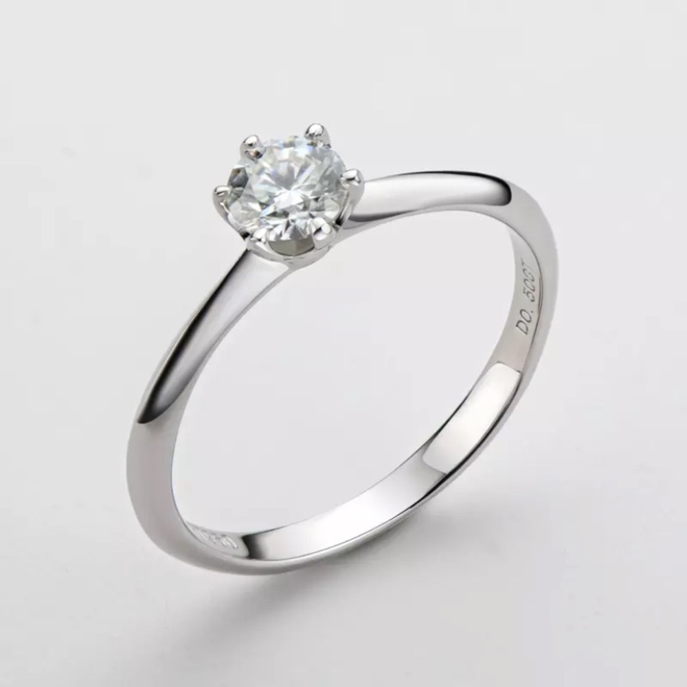 CERTIFIED 0.5 CARATS Moissanite Solid 925 Sterling silver Engagement Ring New